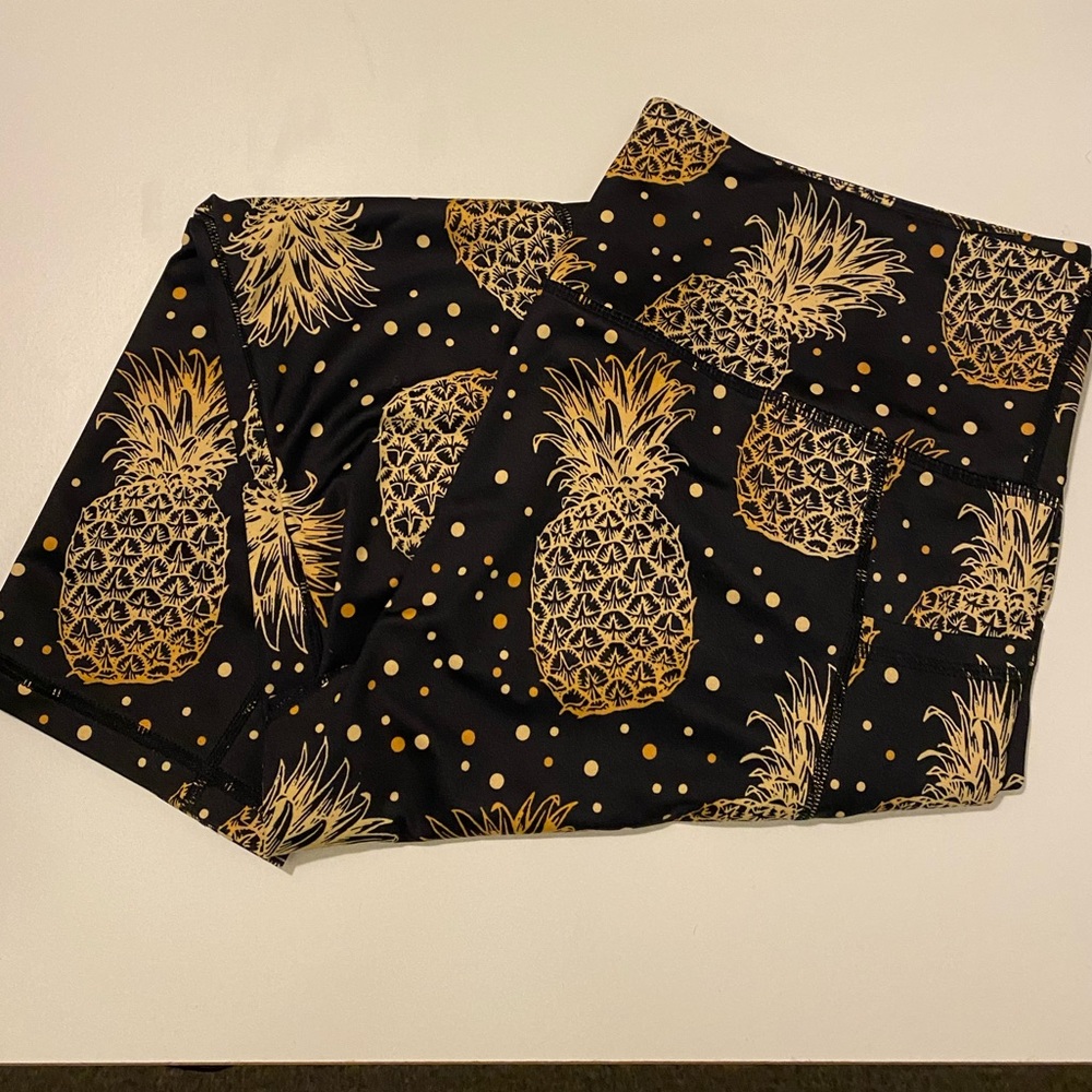 Constantly Varied Gear - CVG - Large Capri - EUC - PINEAPPLE